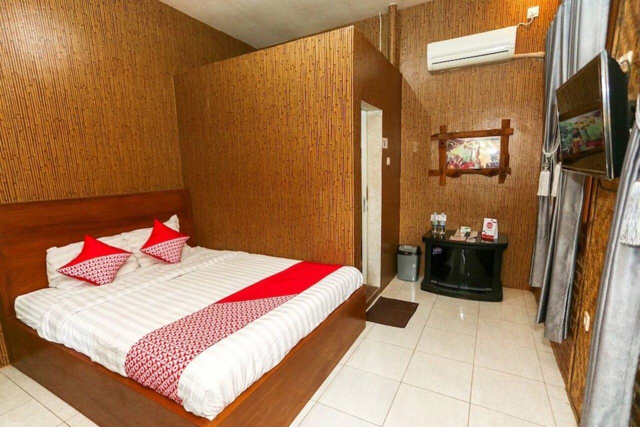 Vaccinated Staff - Oyo 1230 Kampoeng Osing Syariah Guesthouse Banyuwangi  Εξωτερικό φωτογραφία