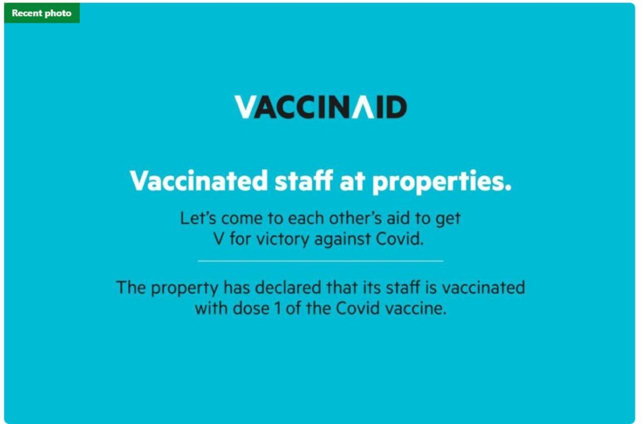 Vaccinated Staff - Oyo 1230 Kampoeng Osing Syariah Guesthouse Banyuwangi  Εξωτερικό φωτογραφία