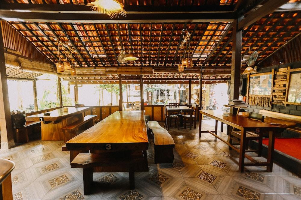 Vaccinated Staff - Oyo 1230 Kampoeng Osing Syariah Guesthouse Banyuwangi  Εξωτερικό φωτογραφία