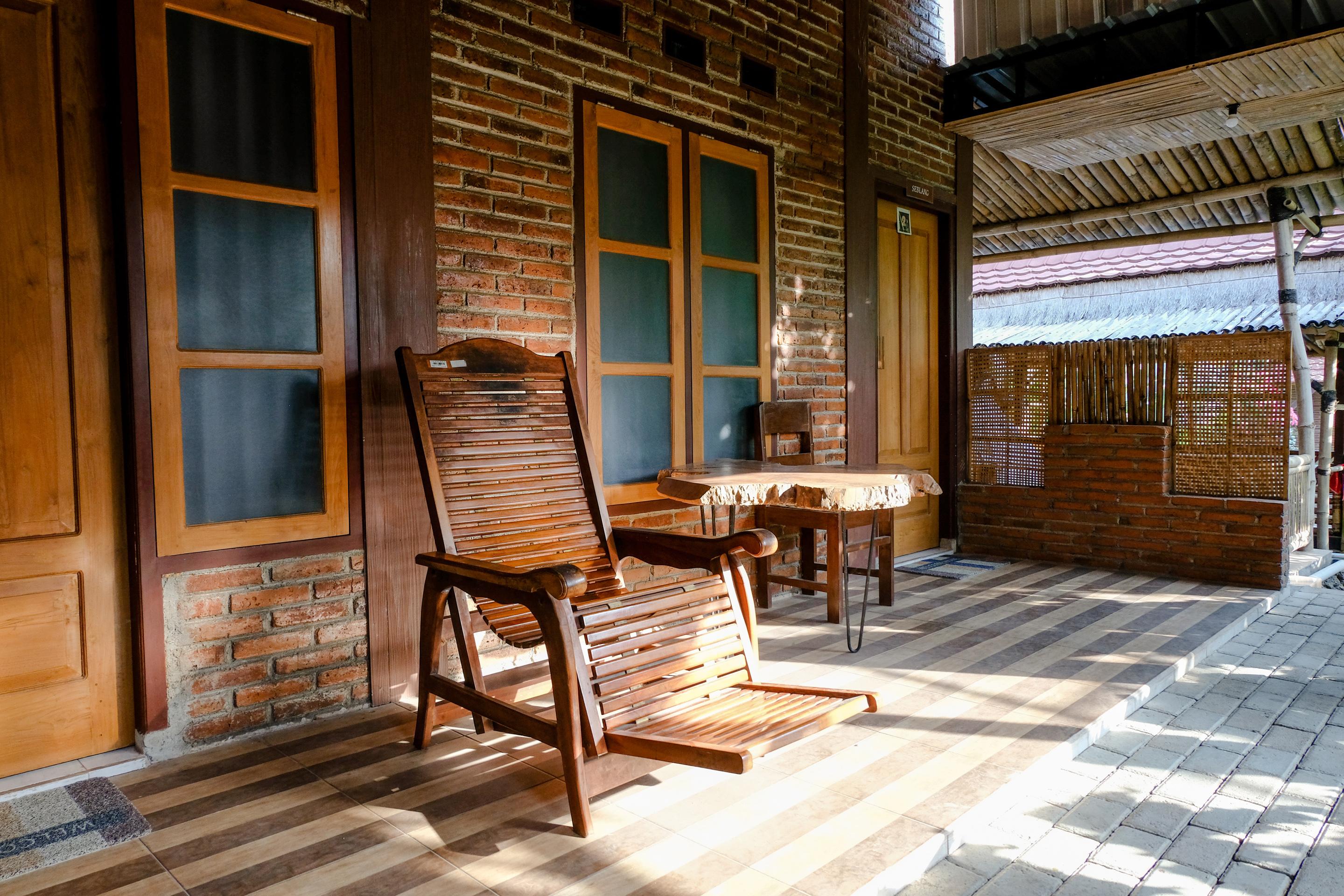 Vaccinated Staff - Oyo 1230 Kampoeng Osing Syariah Guesthouse Banyuwangi  Εξωτερικό φωτογραφία