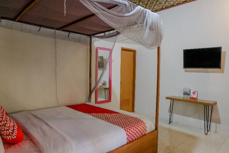 Vaccinated Staff - Oyo 1230 Kampoeng Osing Syariah Guesthouse Banyuwangi  Εξωτερικό φωτογραφία